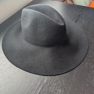 NWT Royal + Reese 100% Wool Black Brimmed Hat